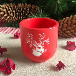 Pot de bougie fait main en jesmonite rouge, illustration Renne de Noël - Mon Carré Créatif